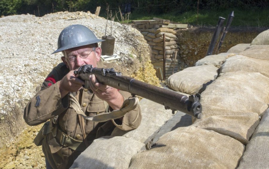 这位老人是一名历史工作者,他的名字andy robertshaw