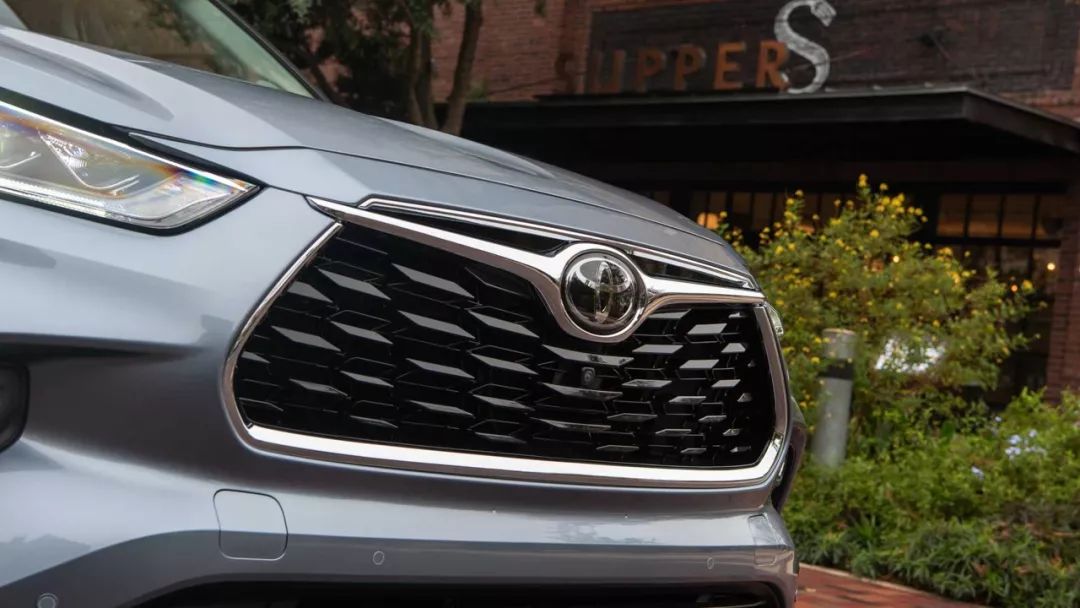 全新一代丰田汉兰达海外上市，国内老款还在加价卖