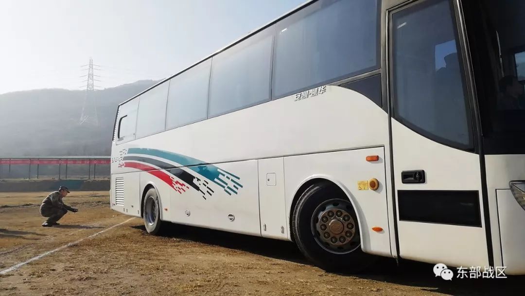大客车驾驶操作.