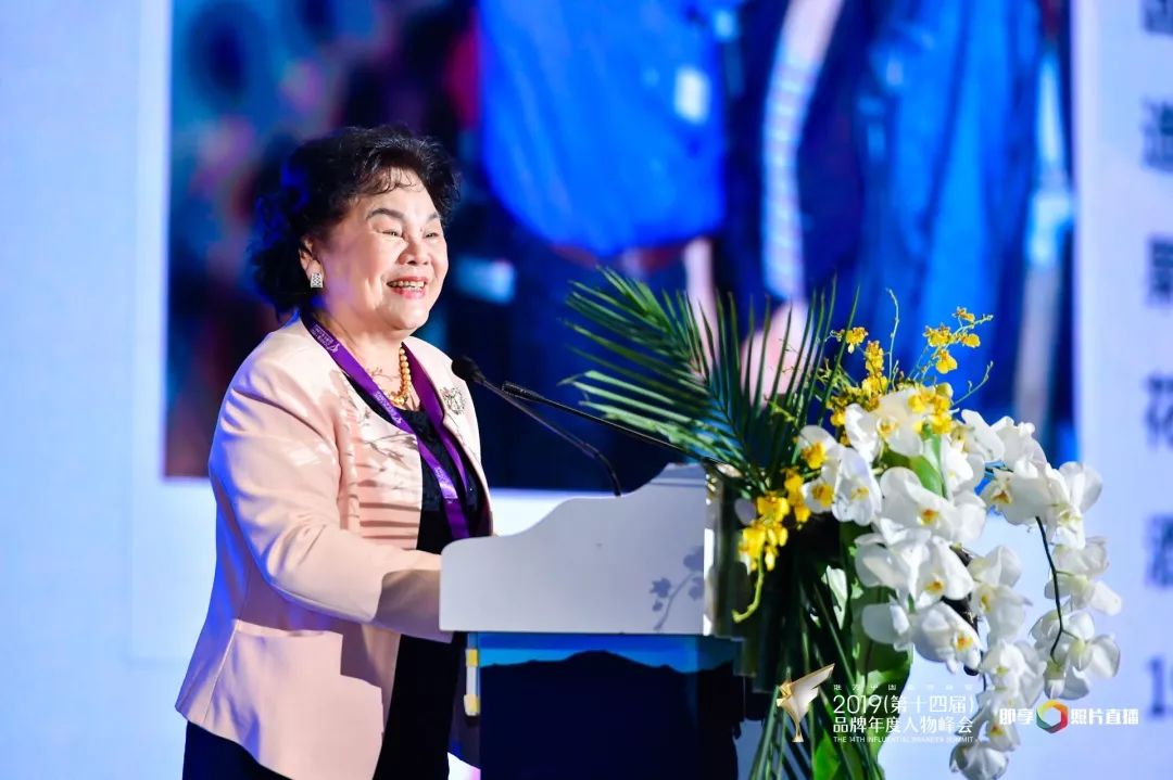 江佩珍:国民喉片,不惧挑战!