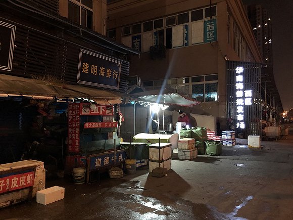 肺炎后的武汉华南海鲜城:卫生消毒比以往都频