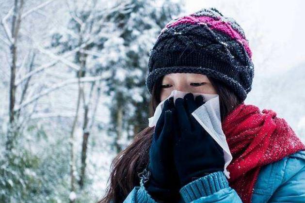 天气冷,孩子睡觉衣服穿多了会影响发育?你也是这么做的吗