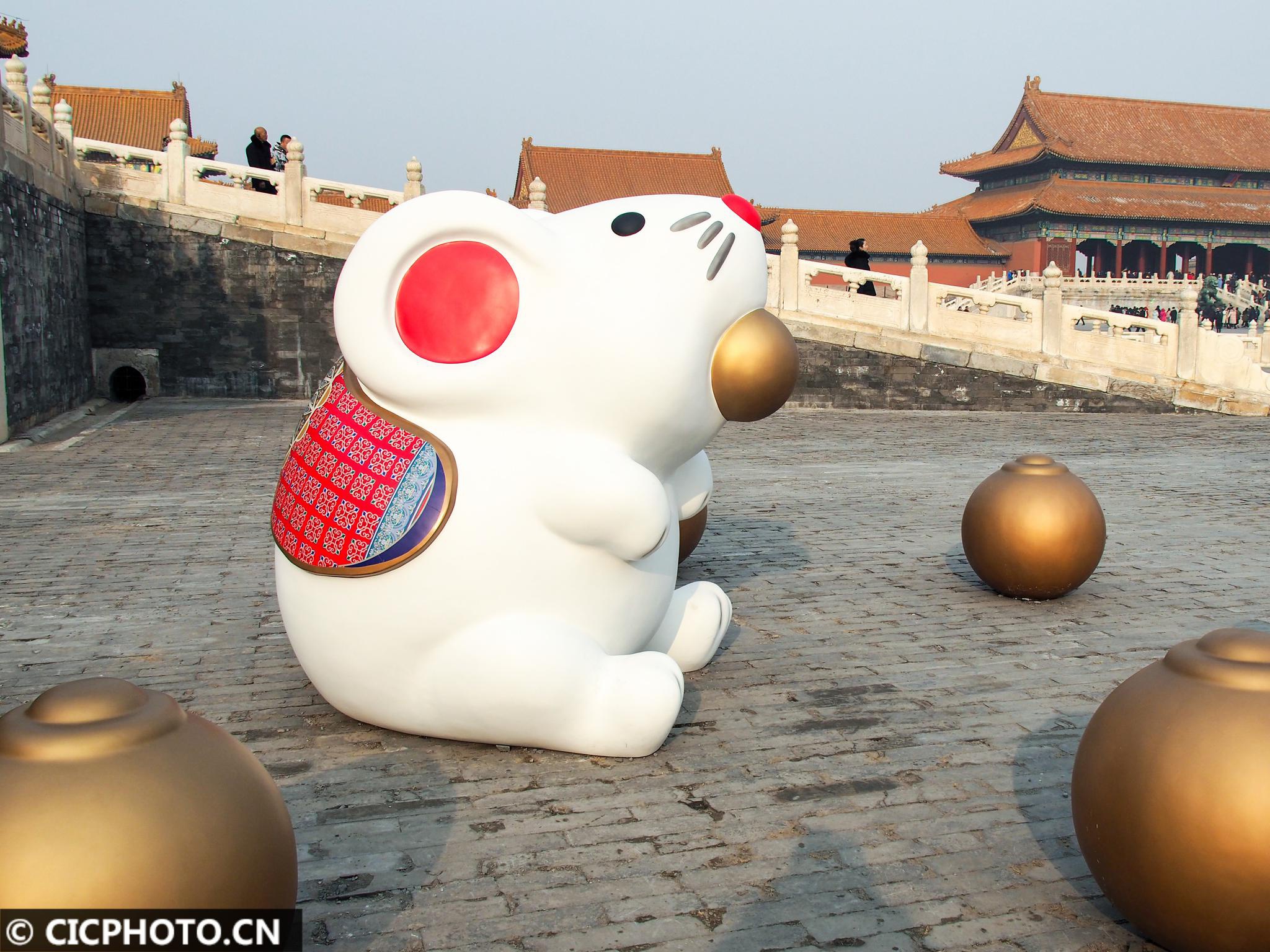 故宫上新了!藏文化瑞兽"吐宝鼠"亮相|太和门|广场|游客_新浪新闻