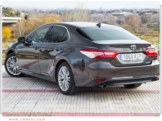 "日系三雄"!丰田新凯美瑞实拍,搭2.5l混动,雅阁和它怎么选?