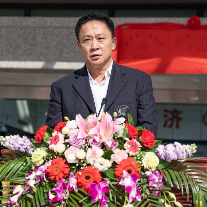 陈俊钦代表市委市政府对丰顺县第二人民医院落成启用及挂牌表示了热烈