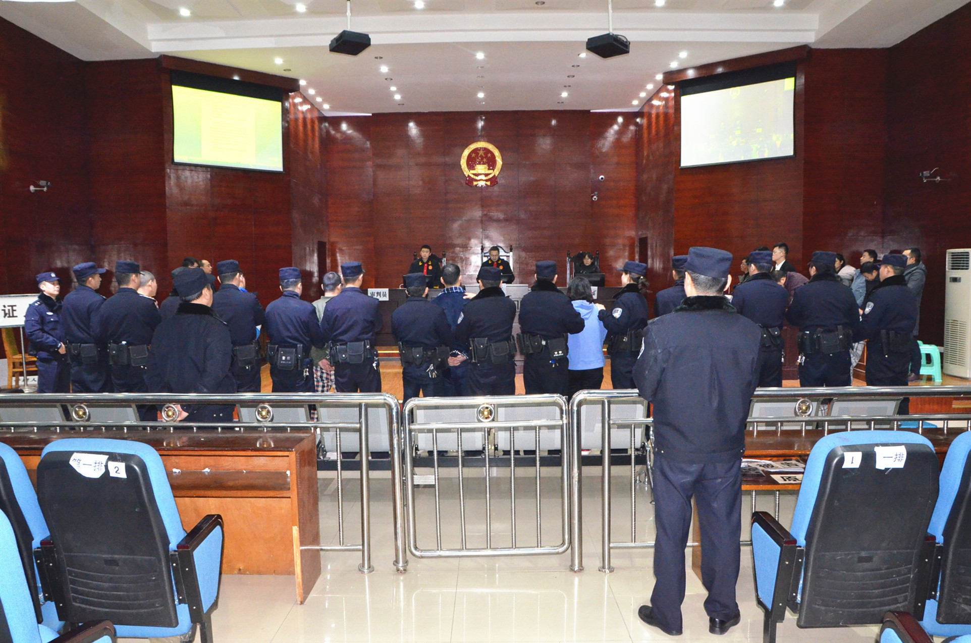 梁平法院从严从快审结一"套路贷"恶势力犯罪集团案