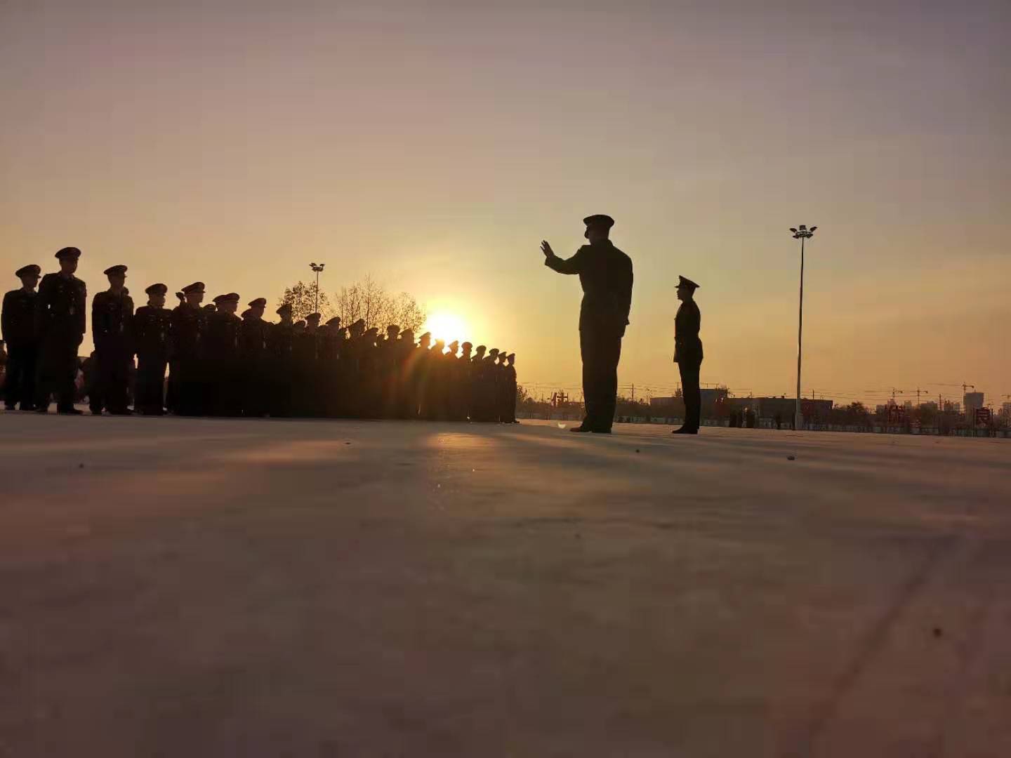 你给我一个敬礼,让我心跳一辈子