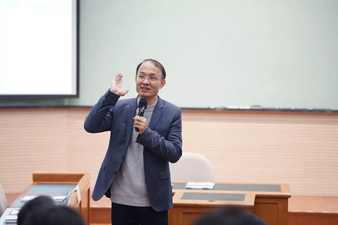 现任国务院学科评议组成员,闽江学者特聘教授,厦门大学金融学国家重点