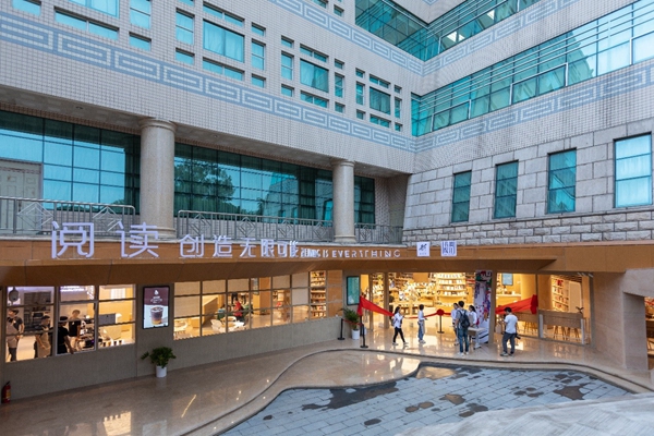 书店测评|漓江书院广西大学店:校园内的24小时书店