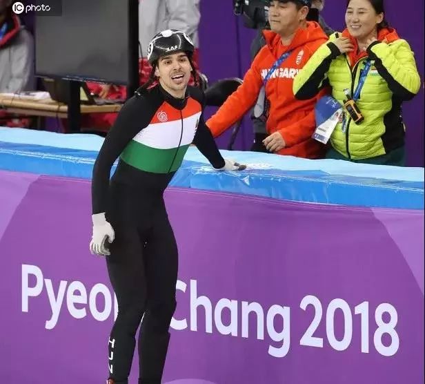 涉嫌辱华的Csaba,在平昌冬奥会上与张晶(最右)庆祝
