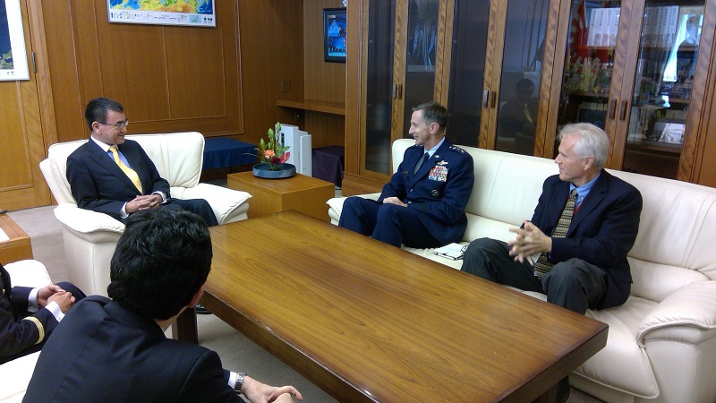 今年10月份，日本防卫相访问驻日美军总部（日本防卫省）