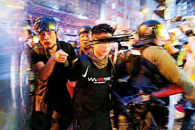 香港保安局:已有483名警察受伤 其中包括总警司