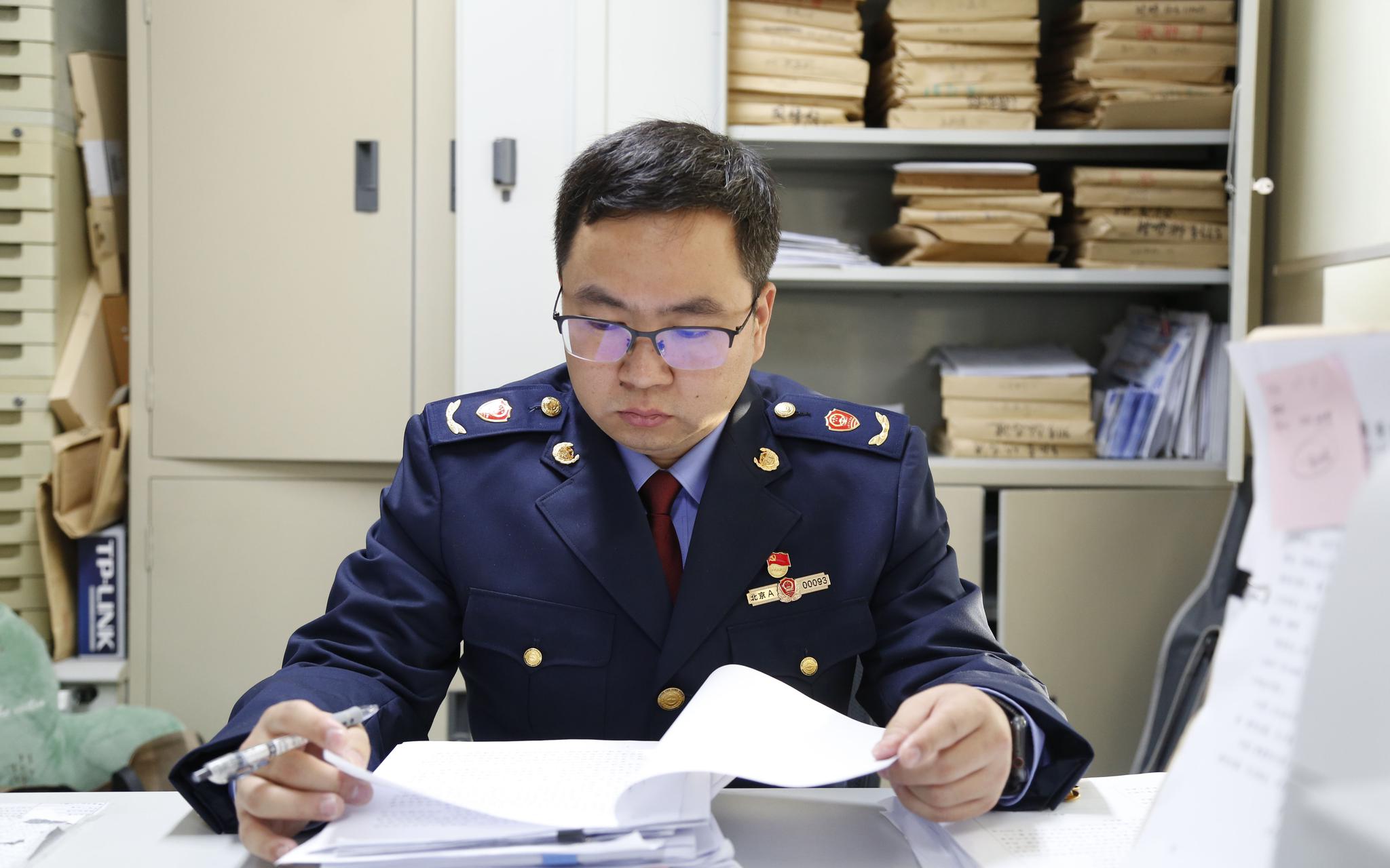 工作中的吴金钻。