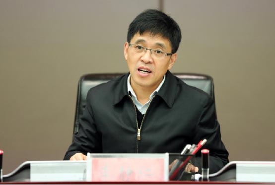 茅台集团党委副书记、总经理李静仁主持会议。