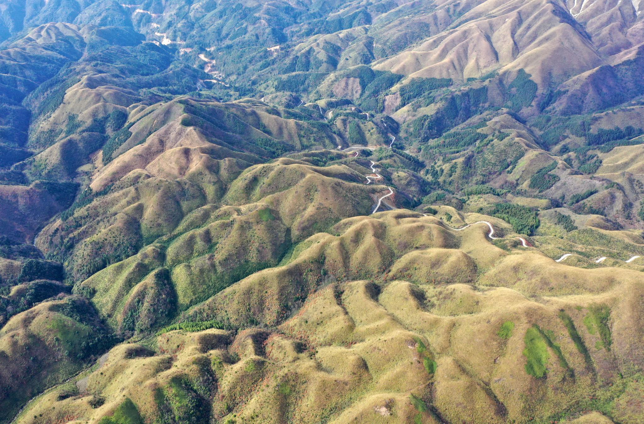 环江毛南族自治县龙岩乡朝阁村境内,面积约2万亩,地处海拔1200米到