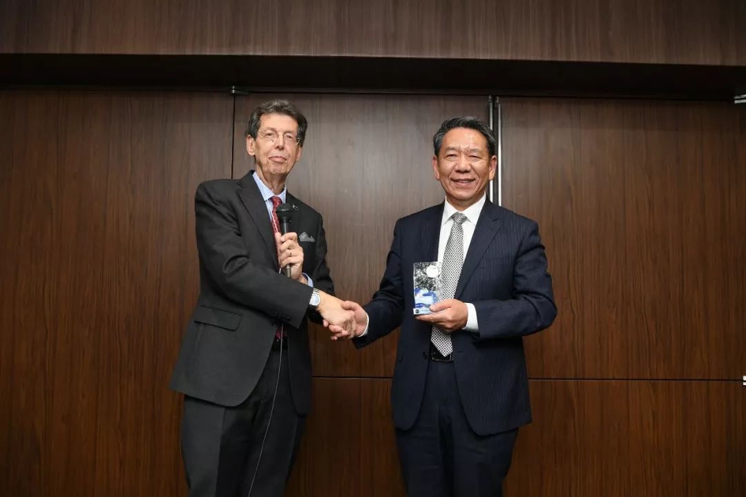 嫦娥四号任务获国际月球村协会优秀探月任务奖