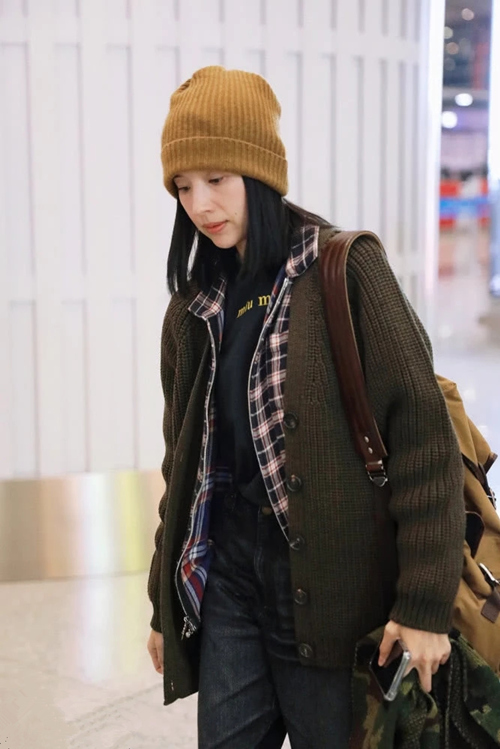 39岁董洁素颜近照曝光,眼袋皱纹严重憔悴不堪