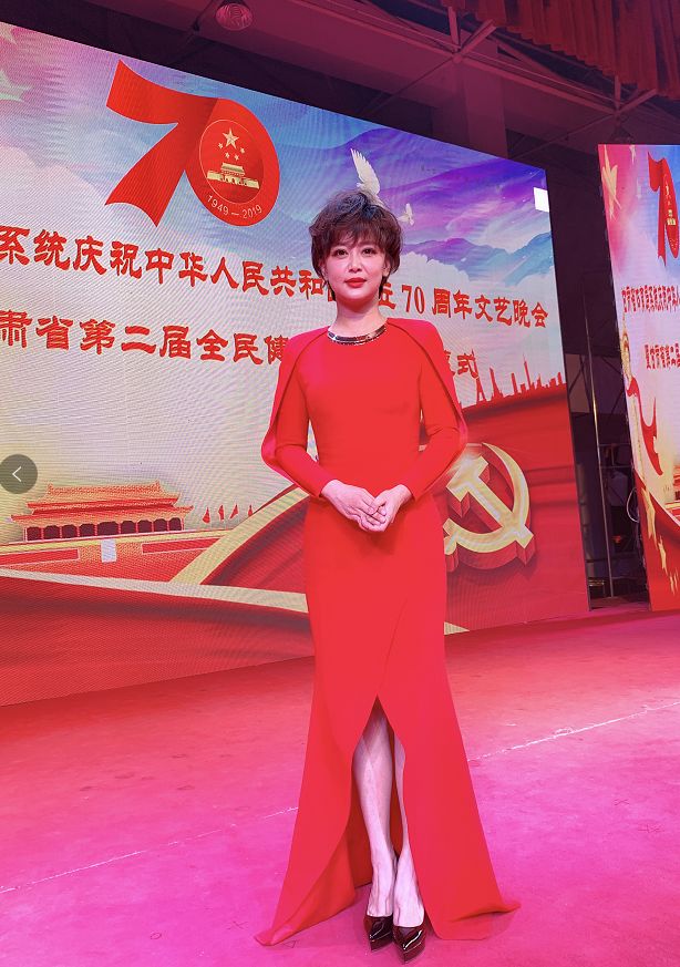 栏目简介《诗与歌》栏目是甘肃文化影视频道倾力打造,并在甘肃卫视