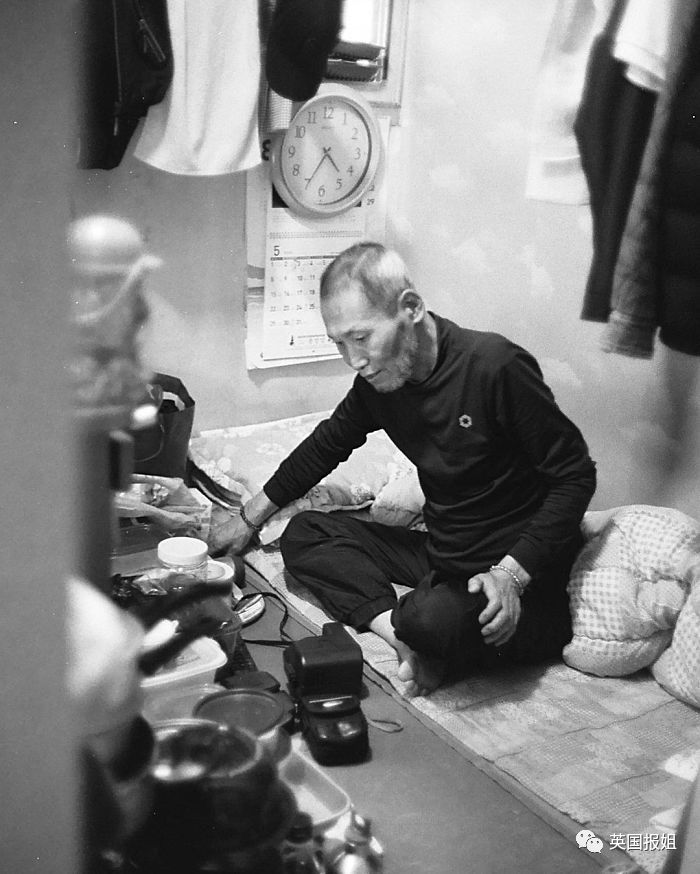 住3.5平群租房,50人共用厕所,他们是韩国富豪区的穷人.