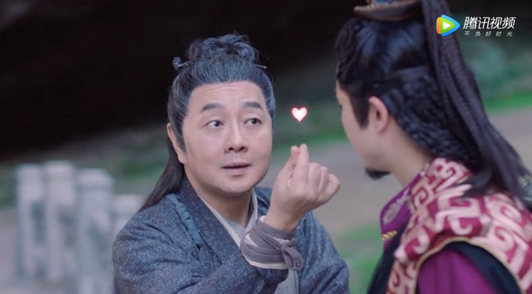 山》不是一个传统的正剧,第一集片头添加了3分钟漫画和张绍刚的配音,"