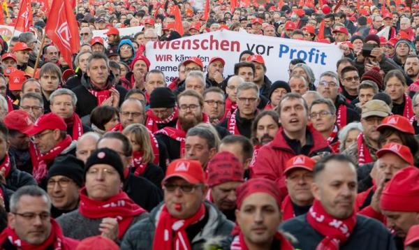 斯图加特在抗议阴云蔓延至美国，全球汽车制造商将裁员8万人