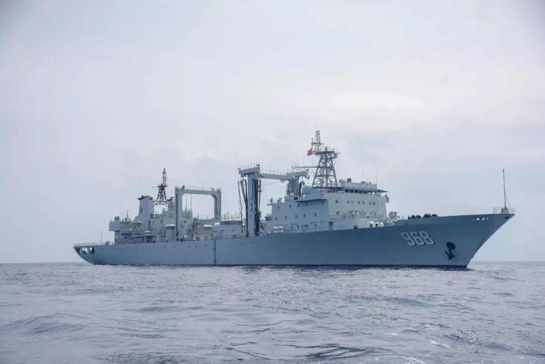 快讯第三十三批护航编队可可西里湖舰紧贴护航任务开展远海练兵