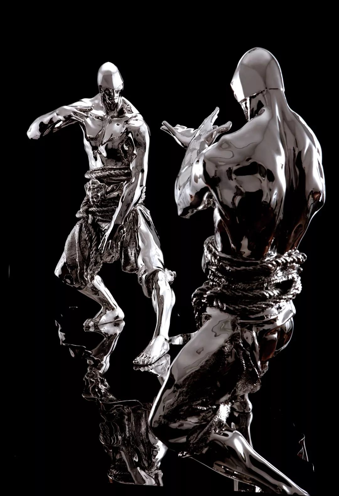 任哲雕塑是又一个精神容器