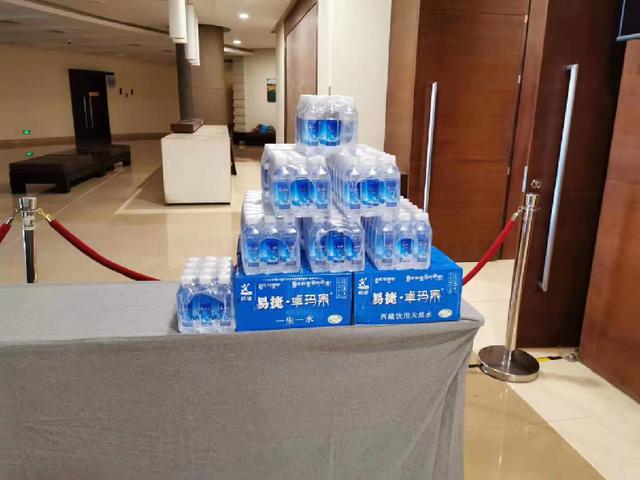 易捷·卓玛泉现身第九届能源高层对话