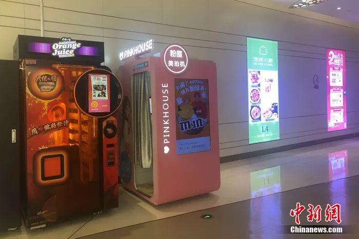 北京city晨阴区某阛阓,已经放置同享化妆间的地方已被其余商家取代。左宇坤 摄