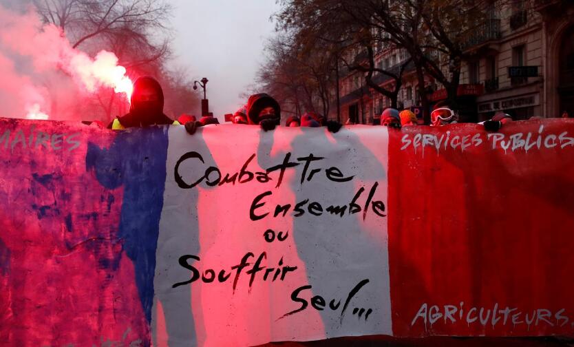  （法国12月5日罢工游行。图源：路透社）