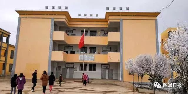 这是王福满所在的转山包小学。（新华社发）郑祥玉摄