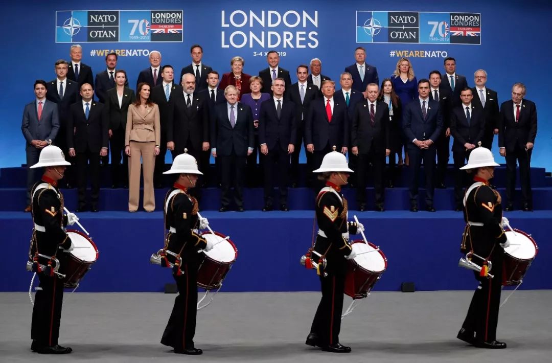 ▲当地时间2019年12月4日，英国，北约峰会的与会领导人拍摄全家福照片。