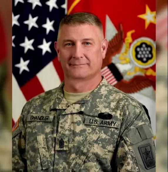 刘大姐(化名):他意思就是他是美国的.美国派他去阿富汗执行一些任务.