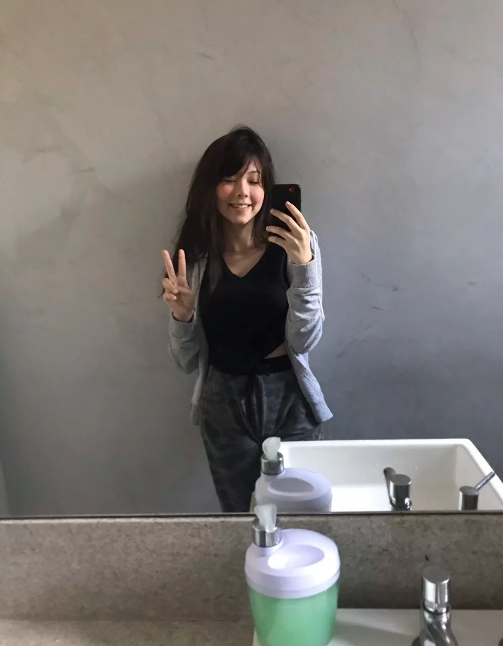 本来mayumi就是个超爱在社交平台晒照的女孩子(墙外的ins),喜欢分享