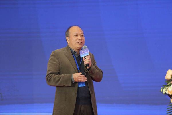 复旦大学教授夏永姚夏永姚表示,锂离子电池发展趋势,高比能量化是