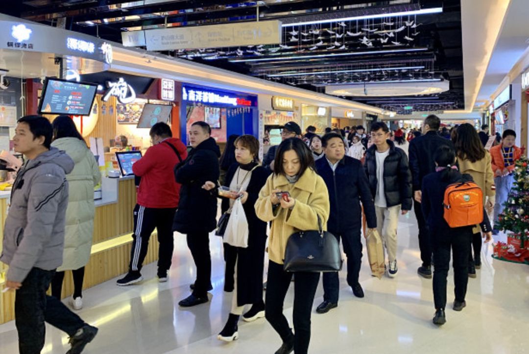 铜锣湾夜市商业街华灯初上夜未央