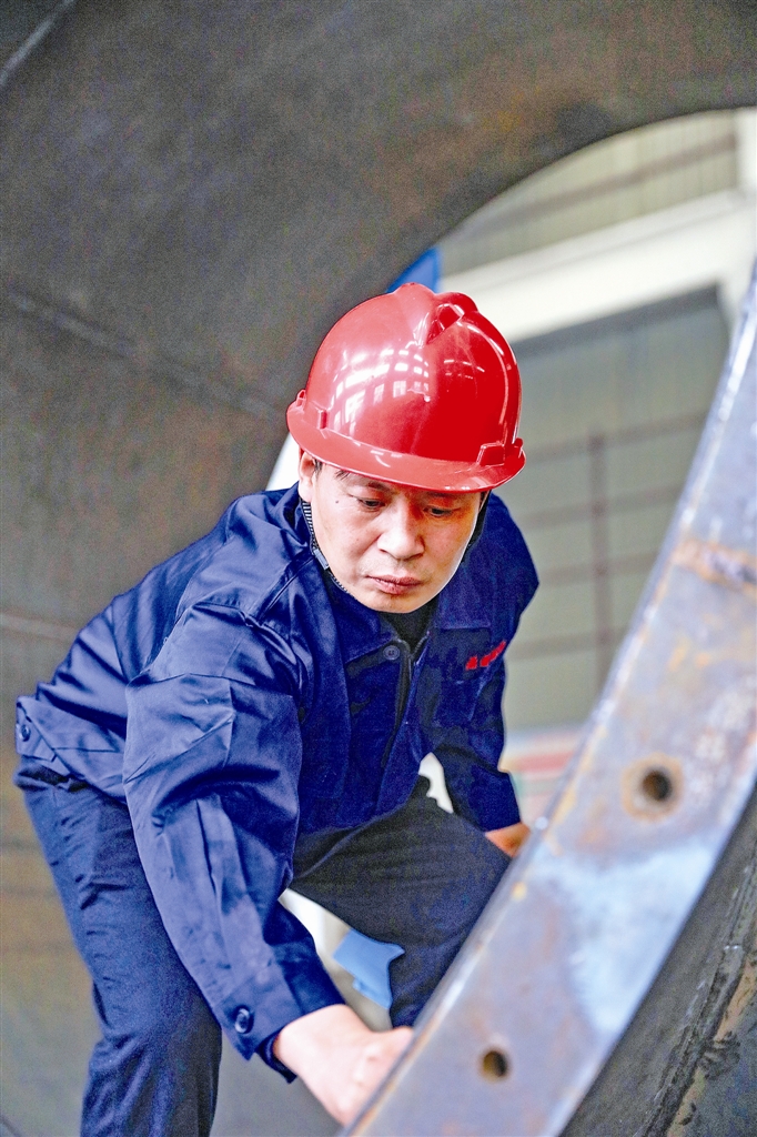 周云峰:秸秆,高含盐废水,粉尘 都被他"变废为宝"