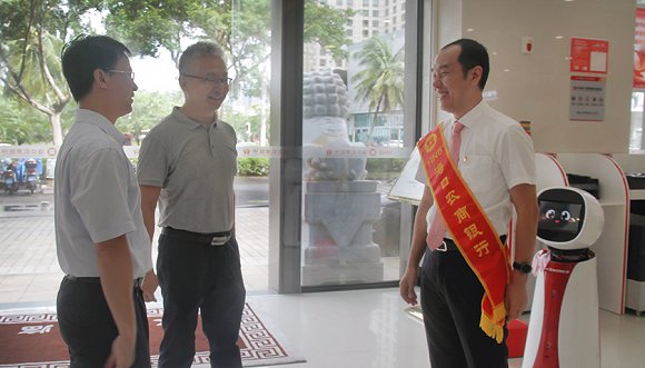 对话海口农商银行董事长吴敏小银行如何挤进大榜单