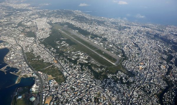 图为2015年10月拍摄的位于日本冲绳宜野湾市的驻日美军普天间基地。（新华社 美联社）