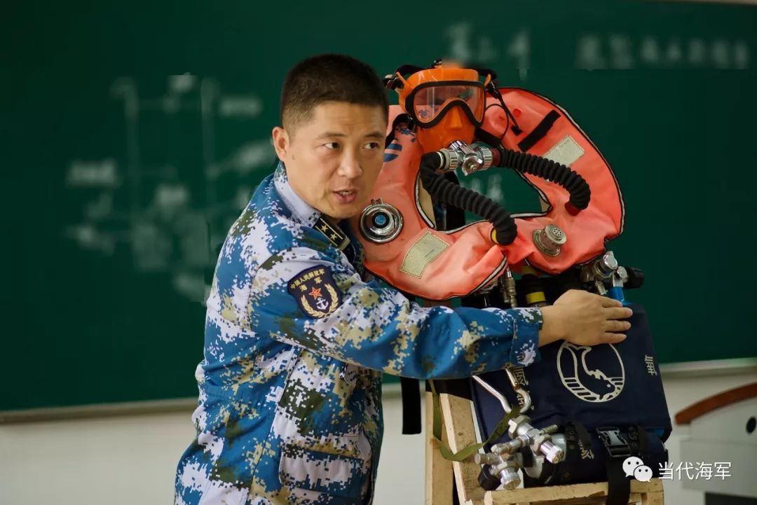 夜读丨当潜艇兵就是要敢于拍着胸脯下大海