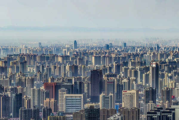 西安东南方向楼市林立。视觉中国 资料
