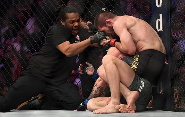 小鹰与夜魔的大战,究竟谁能更胜一筹呢?拳迷们众说纷纭