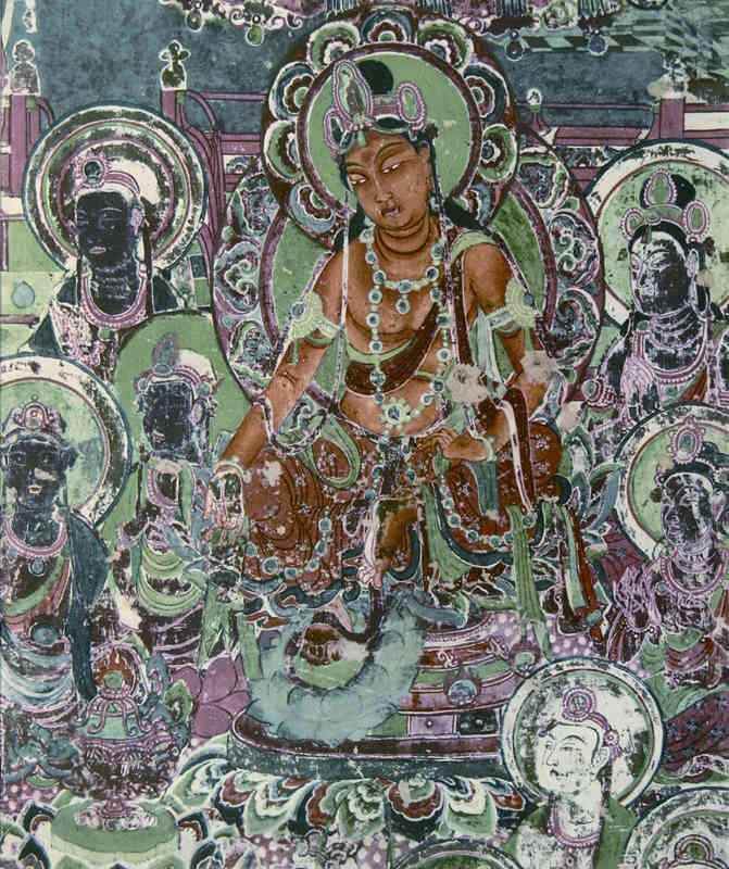 的北京姑娘李东方为了挽救风吹日晒,人为破坏而逐渐剥落的敦煌壁画