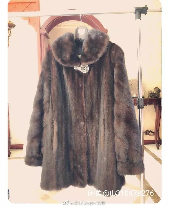 她竟然还有这么丑的衣服?