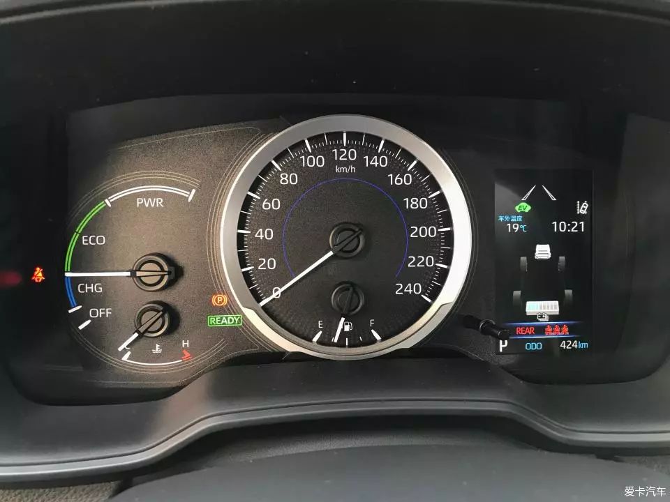 油耗41l女司机提新款丰田卡罗拉双擎家用没毛病的选择
