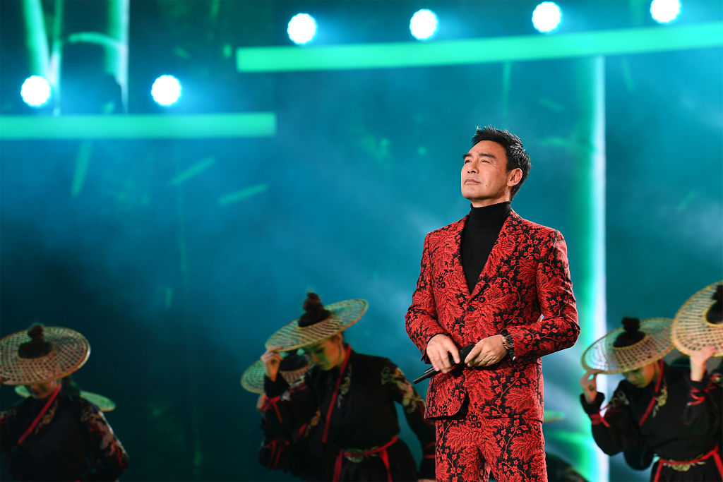 成龙助阵"徽晚"献家乡处女秀 周蕙钟镇涛引爆"回忆杀"