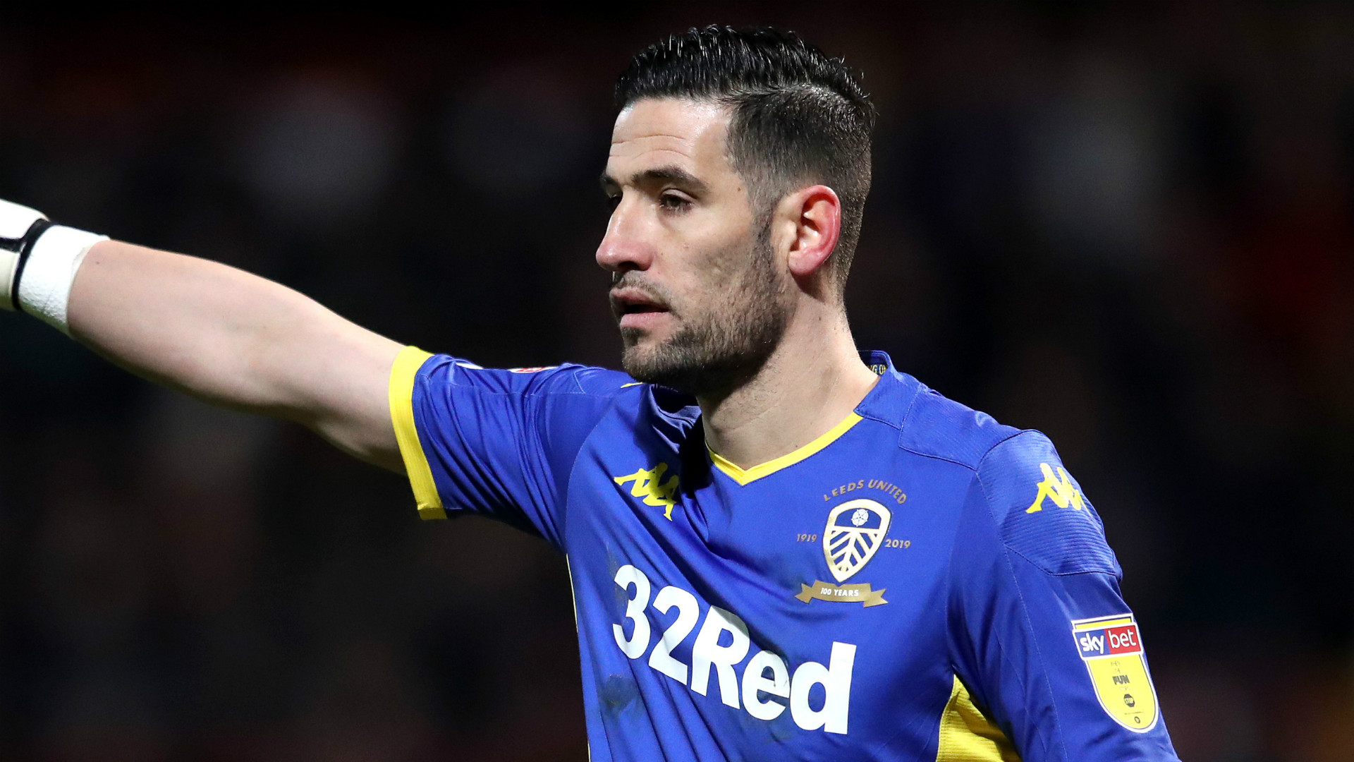 利兹联门将卡西利亚因种族歧视被禁赛八场