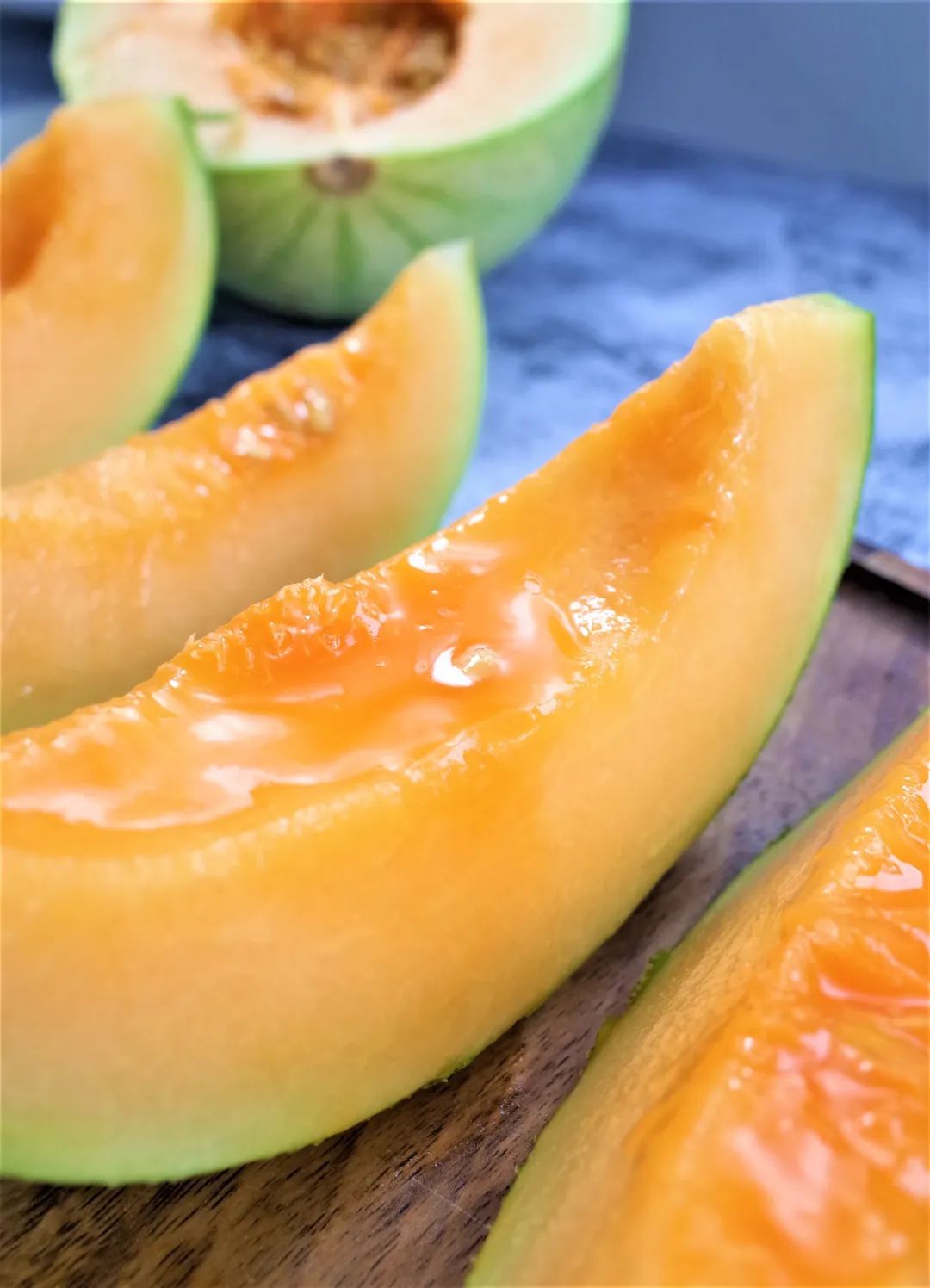 新品哈密瓜甜到牙颤汁水狂流比西瓜还爽10倍冰镇后宛如吃哈根达斯