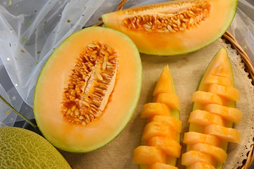 新品哈密瓜甜到牙颤汁水狂流比西瓜还爽10倍冰镇后宛如吃哈根达斯