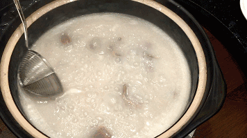 ▲ 顺德粥底火锅。